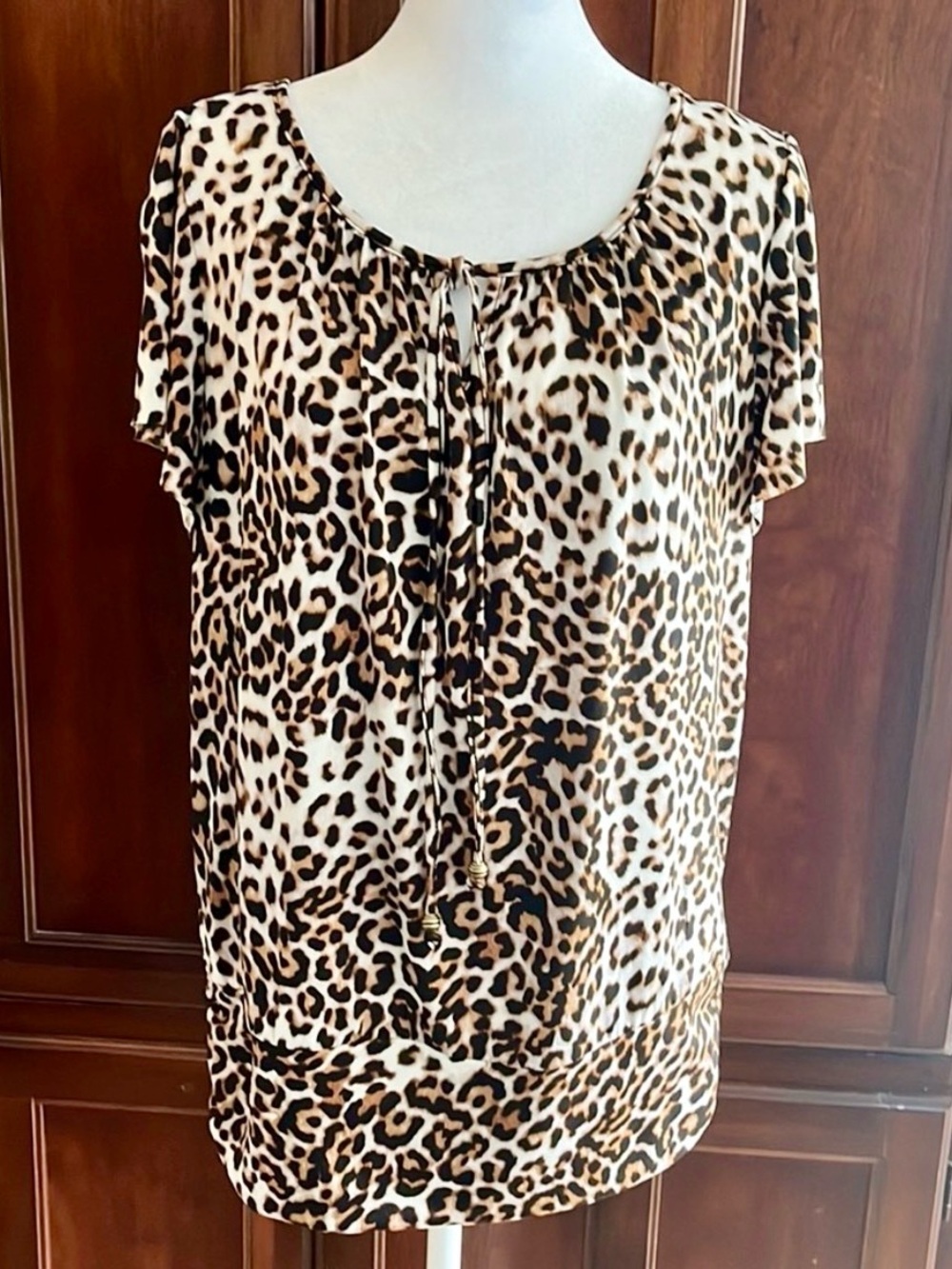 NWOT AB Studio Leopard Print Top w/Flutter Sleeves, Side-Ruching & Peephole Neck